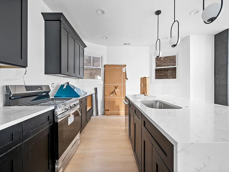 3116 W Montrose Ave #2 — Photo 3
