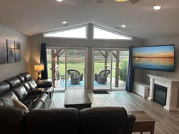 Living Room - Lake view