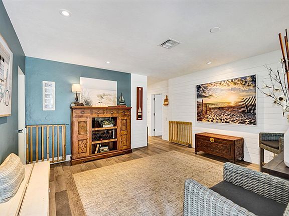 5th image of 538 NE 16th Court