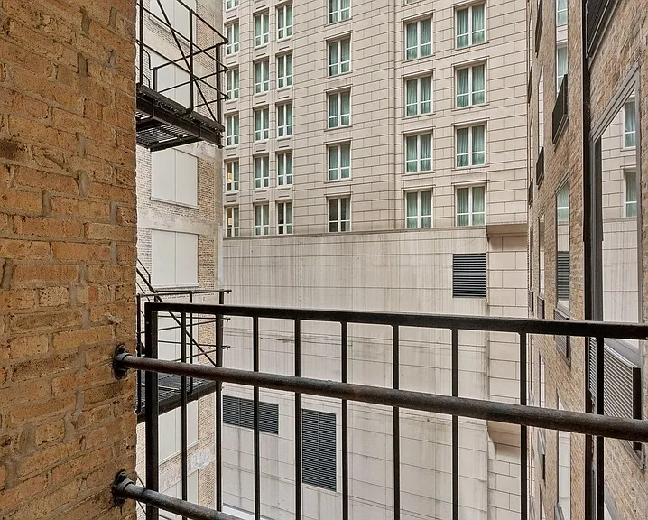 40 E Delaware Pl #705 — Photo 14