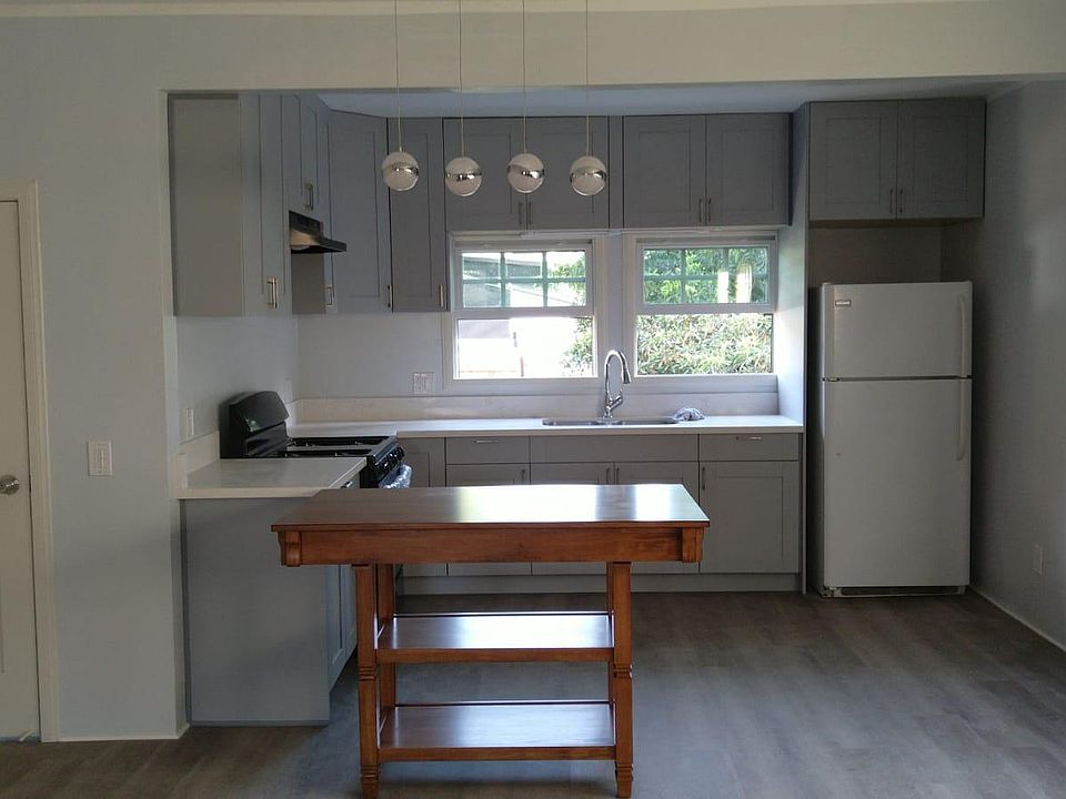 1st image of 746 Robinson Ave