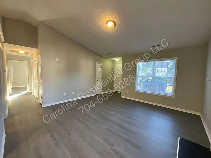 3 bed, 2.0 bath, 1183 sqft, $1,595 — Photo 3