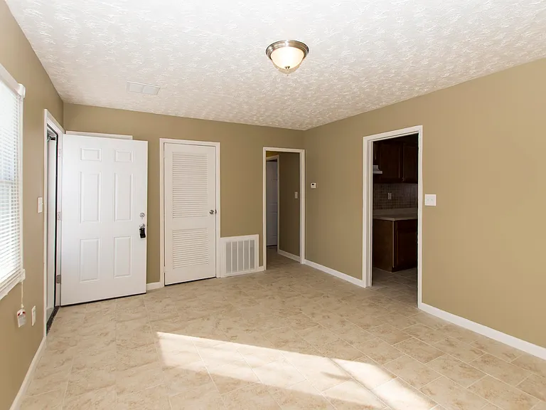 57 Rockland Dr — Photo 7