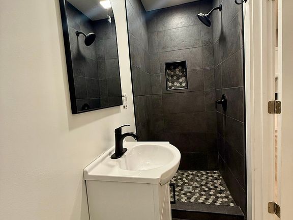 5th image of 723 N Lincoln Ave