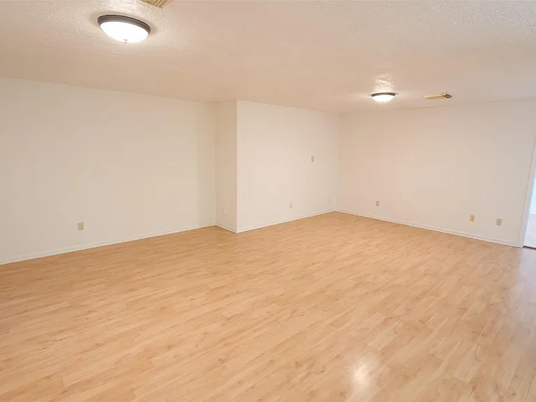 5231 Beechnut St — Photo 8