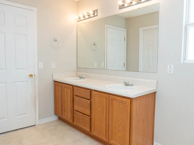 465 Jillian Dr — Photo 14