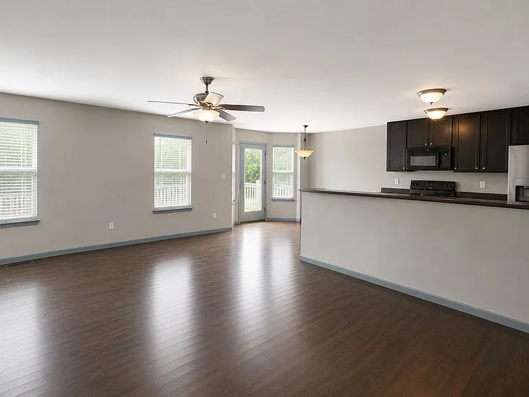 34 Chesterfield Ct — Photo 2