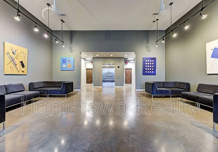 301 NE 4th St #2 — Photo 5