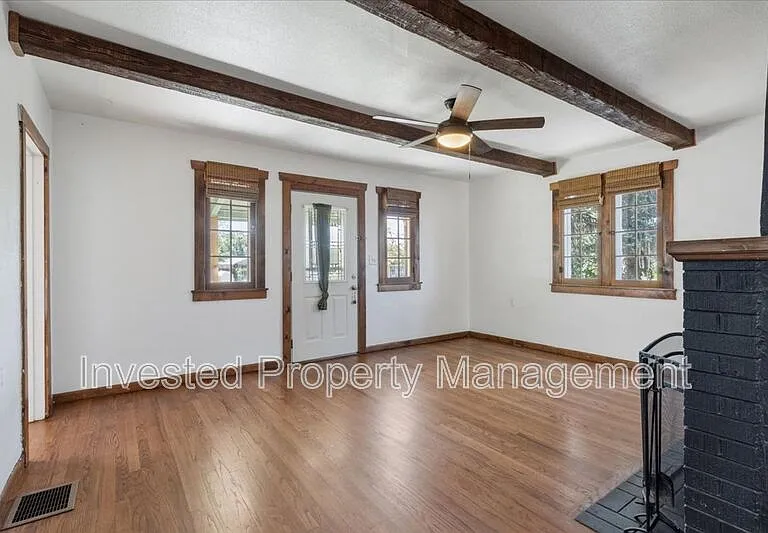 3077 Benton St — Photo 9