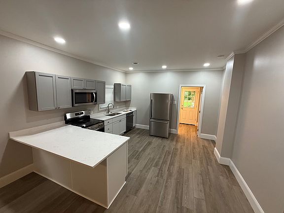 2nd image of 308 Jarrett St