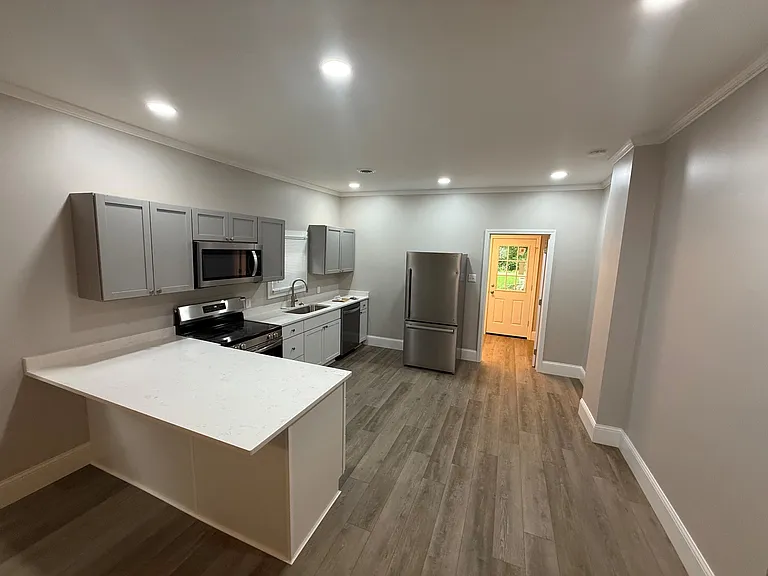 308 Jarrett St — Photo 2