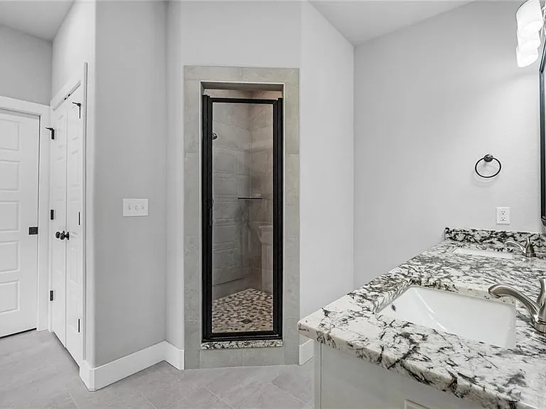 3306 Rosemont Ave — Photo 13