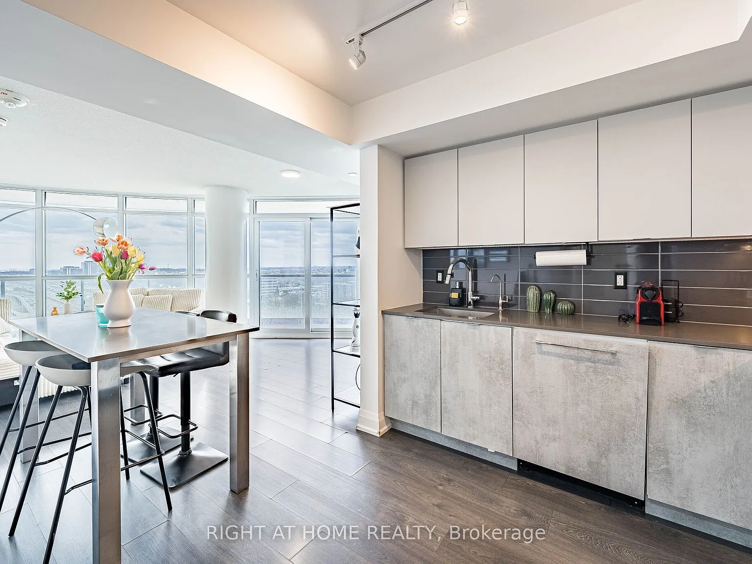 2 bed, $2,700 — Photo 4