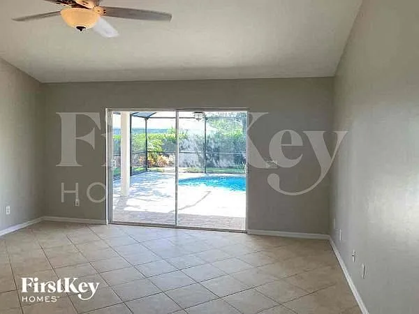 3 bed, 2.0 bath, 1783 sqft, $2,115 — Photo 2