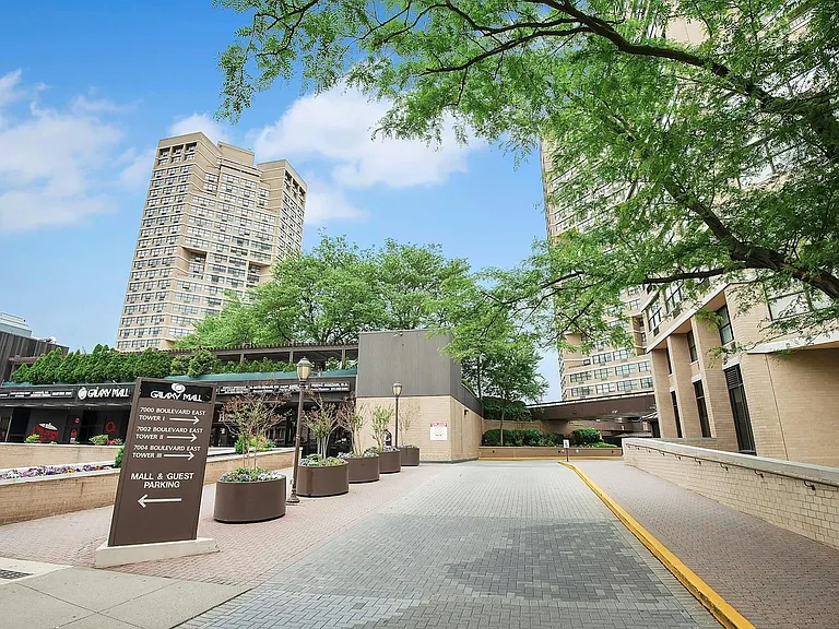 7004 Boulevard East #31D — Photo 24