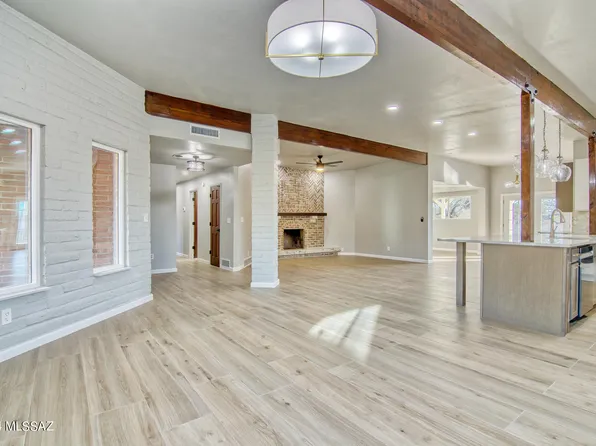 8900 E Bear Creek Dr, Tucson, AZ 85749