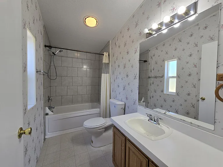 2032 NE Klamath Ave — Photo 12