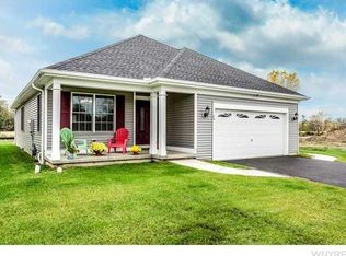 96 Waterway Ln, Amherst, NY 14228