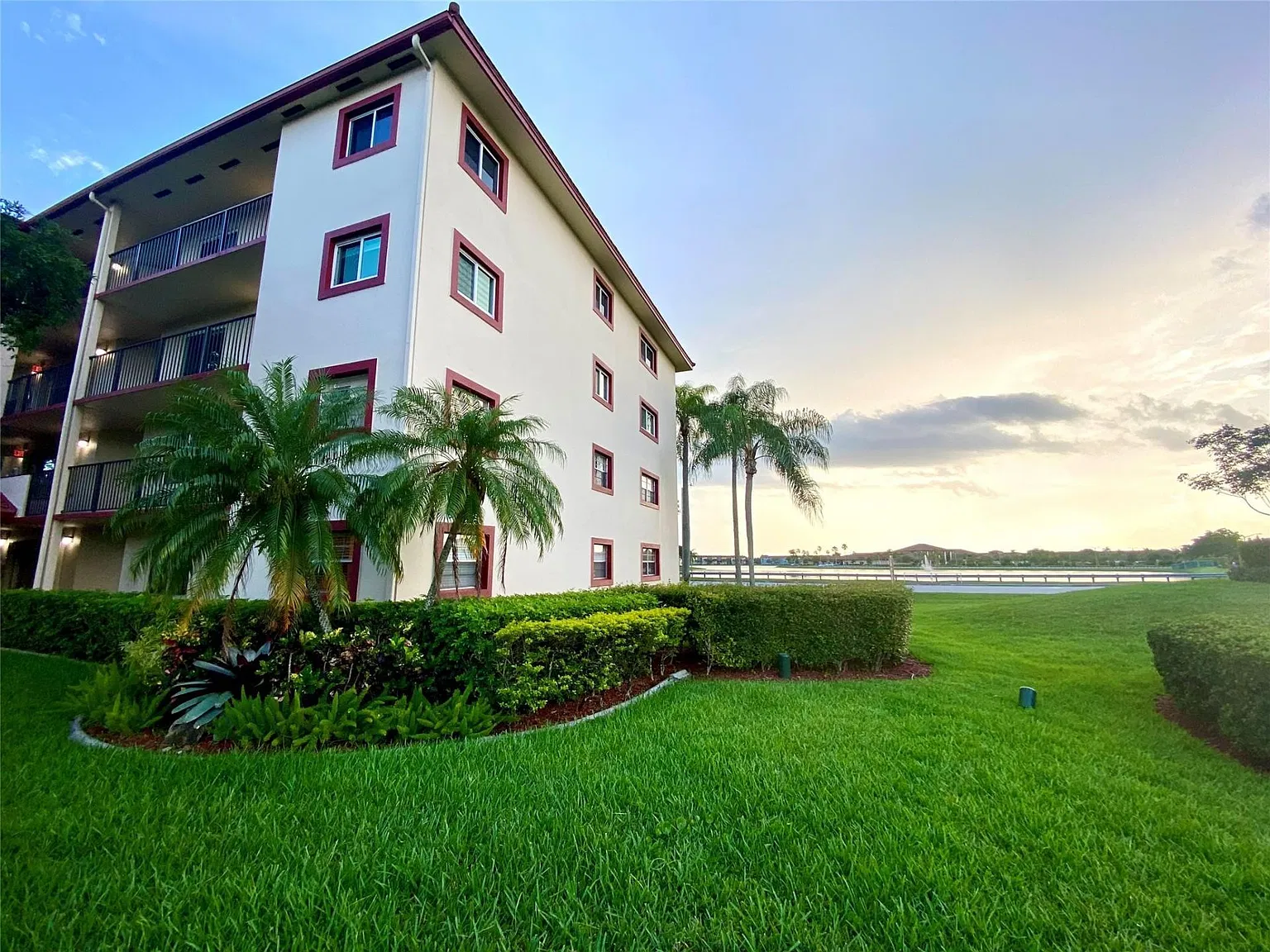 2 bed, 2.0 bath, 1351 sqft, $2,300 — Photo 3