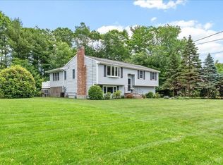 145 Twin Fawn Dr, Hanover, MA 02339