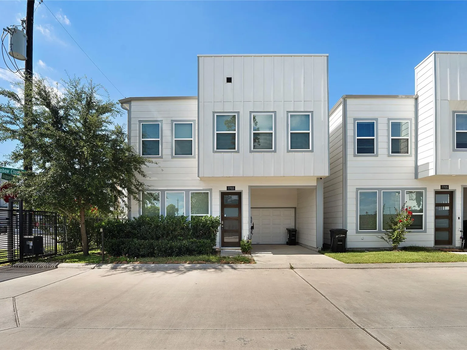 3 bed, 2.5 bath, 1574 sqft, $2,399 — Photo 1