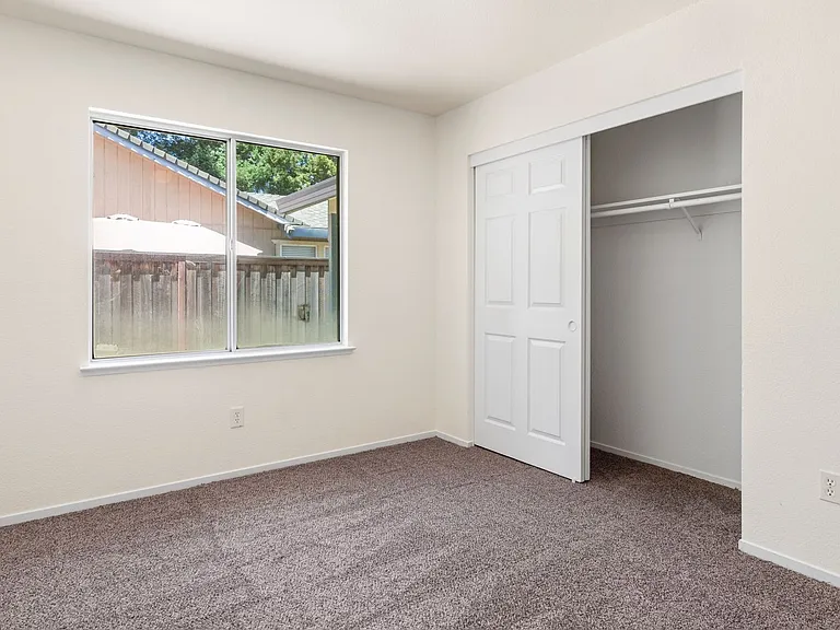 5710 Fox Creek Dr — Photo 9