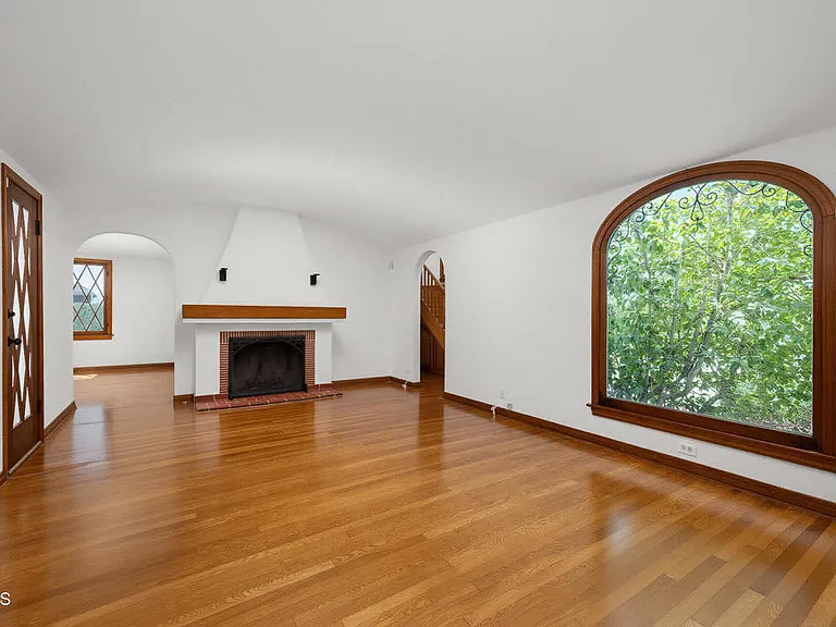 900 E Glenoaks Blvd — Photo 4