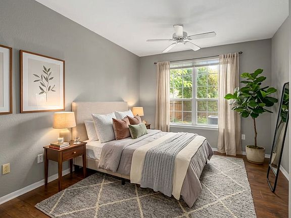 3rd image of 5501 Rosehill Rd #107