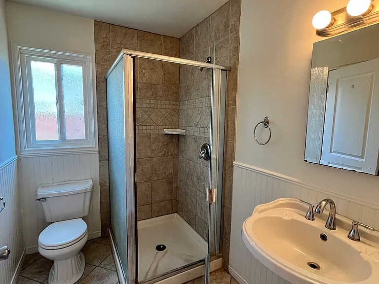 14525 Greenworth Dr — Photo 22