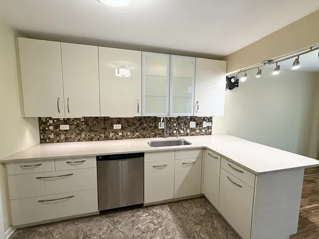 707 Kingsbridge Dr — Photo 10