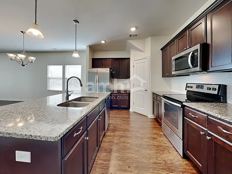 321 Crabapple Cir — Photo 3