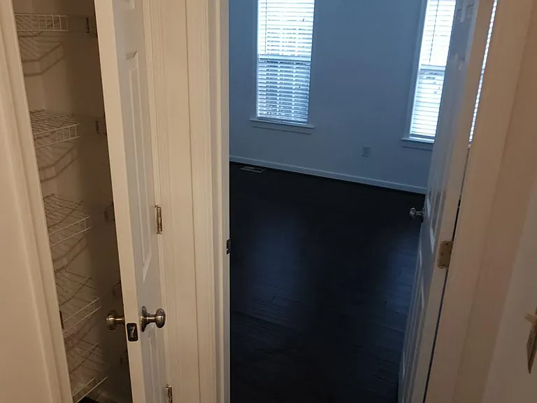 6917 Vanderbilt Ave — Photo 33