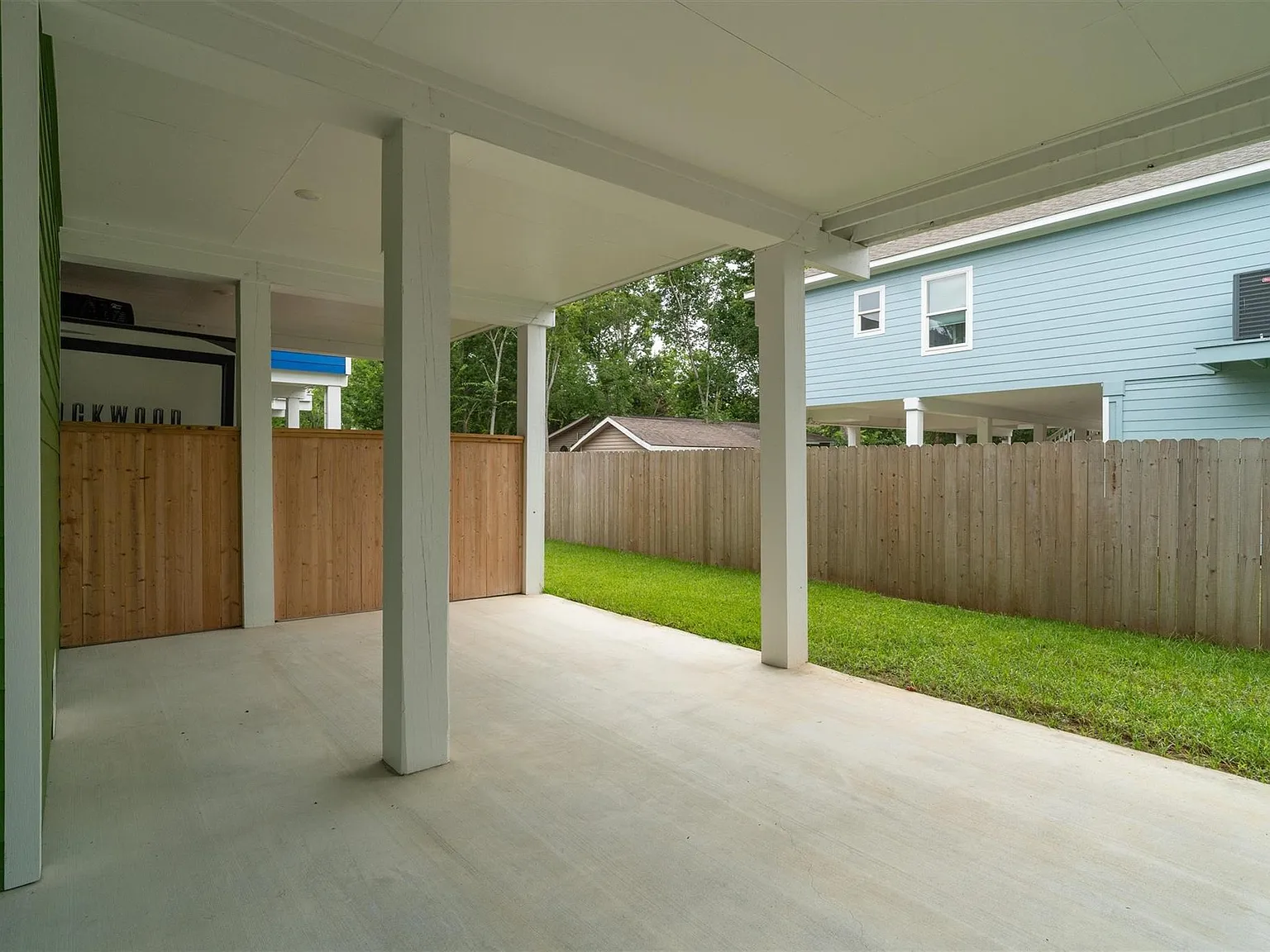 3 bed, 3.5 bath, 2000 sqft, $3,000 — Photo 3