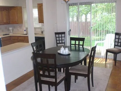 Stratford Apartments — Photo 18