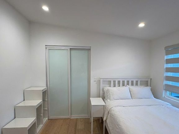 2nd image of 3571 Helms Ave