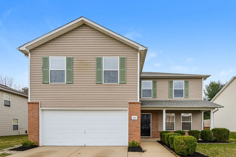 3 bed, 2.5 bath, 2108 sqft, $2,325 — Photo 1