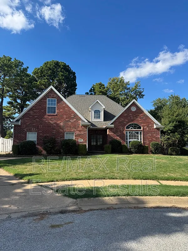 3 bed, 2.0 bath, 2854 sqft, $2,750 — Photo 1