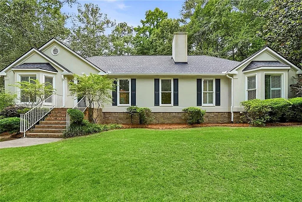 13 Bedford Rdg NW — Photo 1