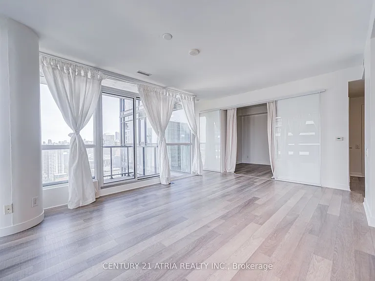 290 Adelaide St W #2404 — Photo 14