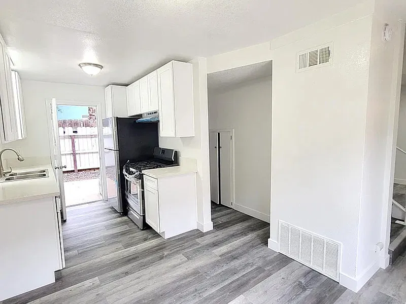 2 bed, 2.0 bath, 936 sqft, $2,200 — Photo 3