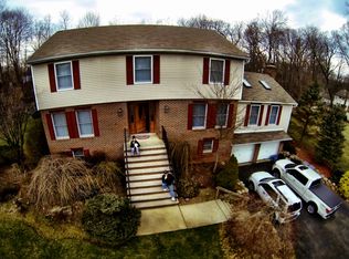 5 Lola Ct, Oak Ridge, NJ 07438