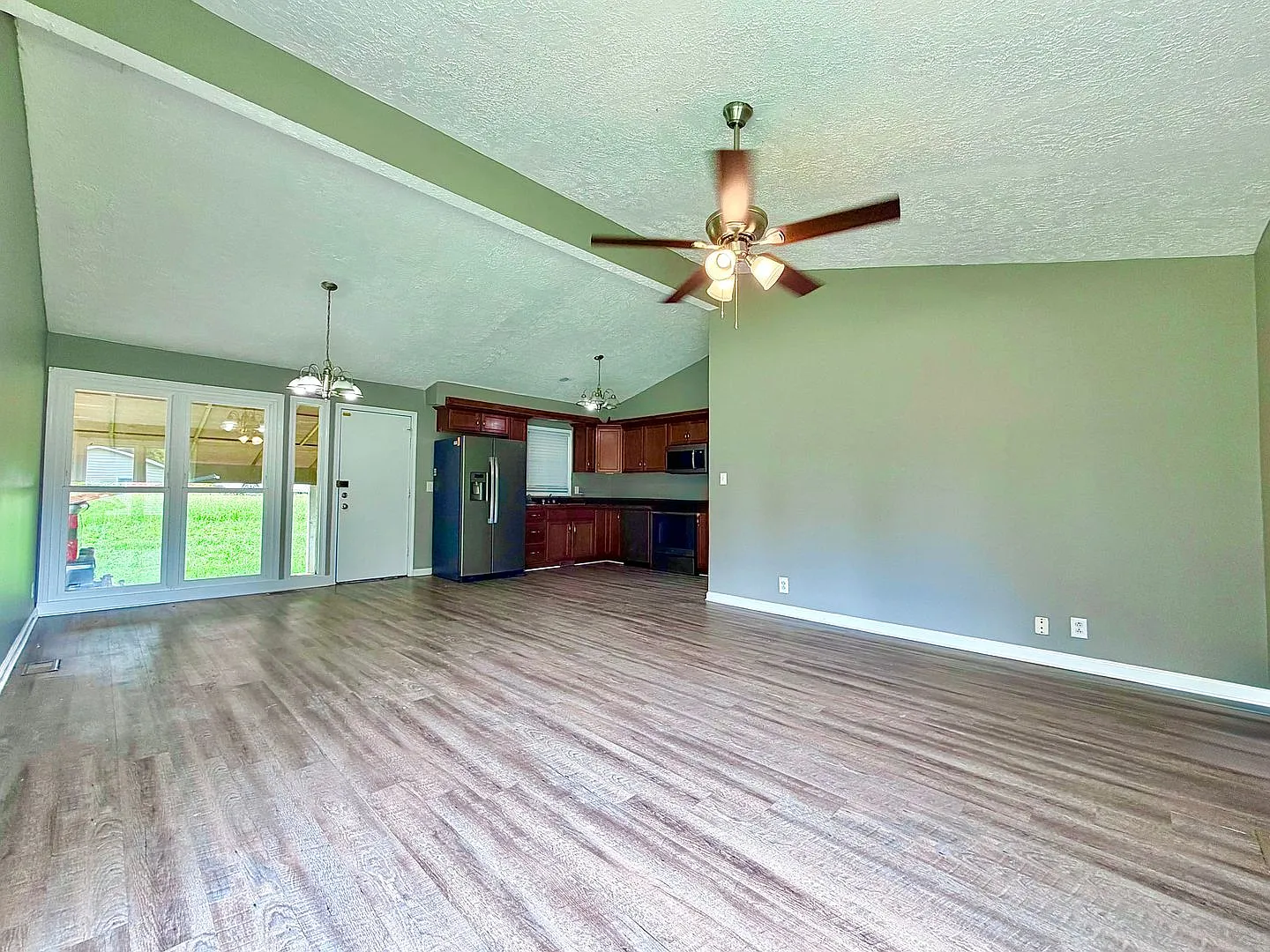1755 Mooreland Dr — Photo 3