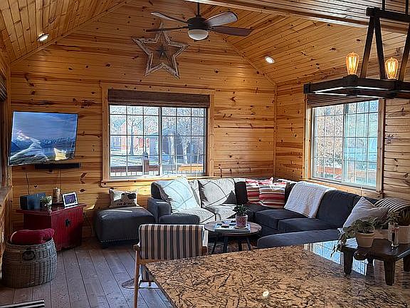 5th image of 830 Memory Ln