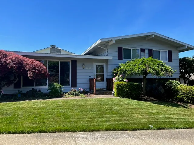 3 bed, 1775 sqft, $960 — Photo 1