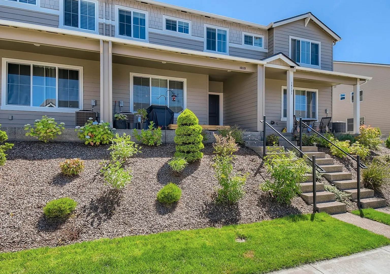 Bethany Beauty | Spacious 3BR/2.5BA Smart Townhome with 2-Car Garage — Photo 4