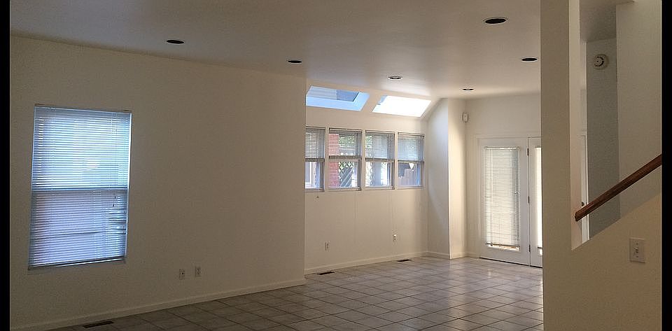 1st image of 1317 W 42nd St