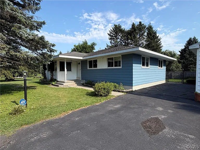 107 Hadley Dr — Photo 2