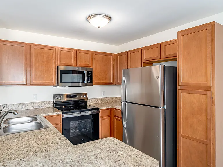 Ashford Apartments — Photo 40