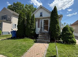17 Lillian Ter, Woodbridge, NJ 07095