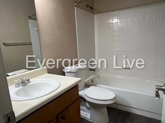 117 Willow Gardens Ct — Photo 16